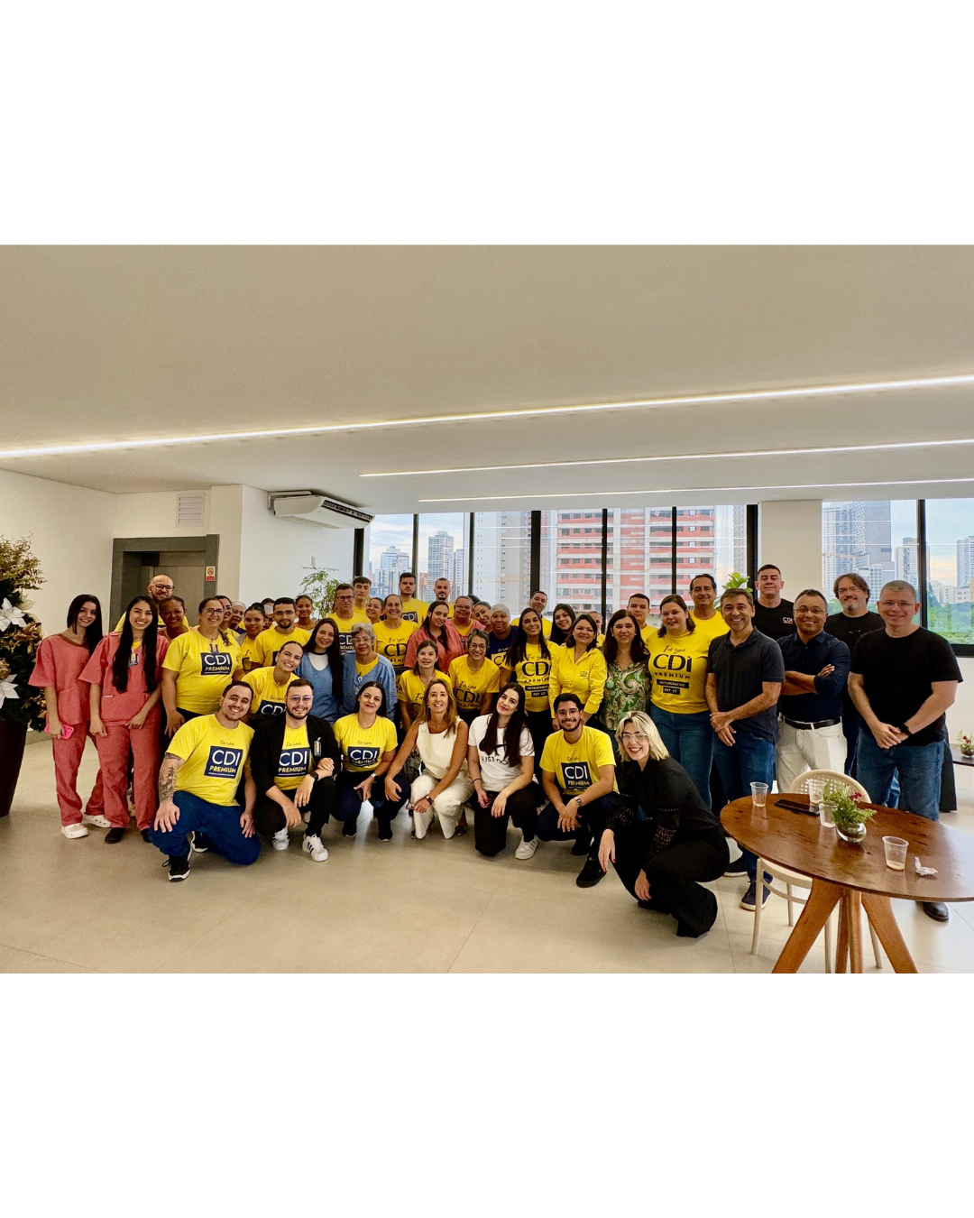 Equipe de trabalho diversa e colaborativa